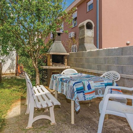 Lovely Apartment In Vir With Kitchen מראה חיצוני תמונה