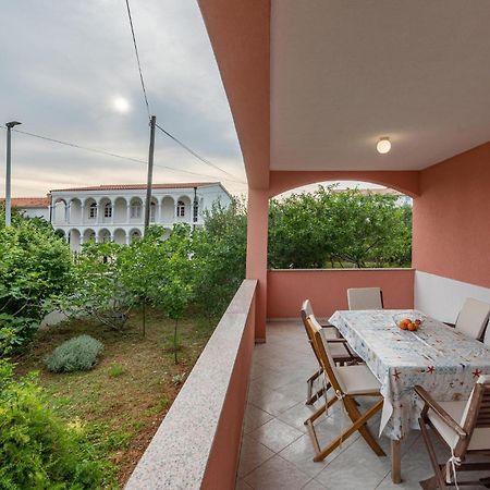 Lovely Apartment In Vir With Kitchen מראה חיצוני תמונה