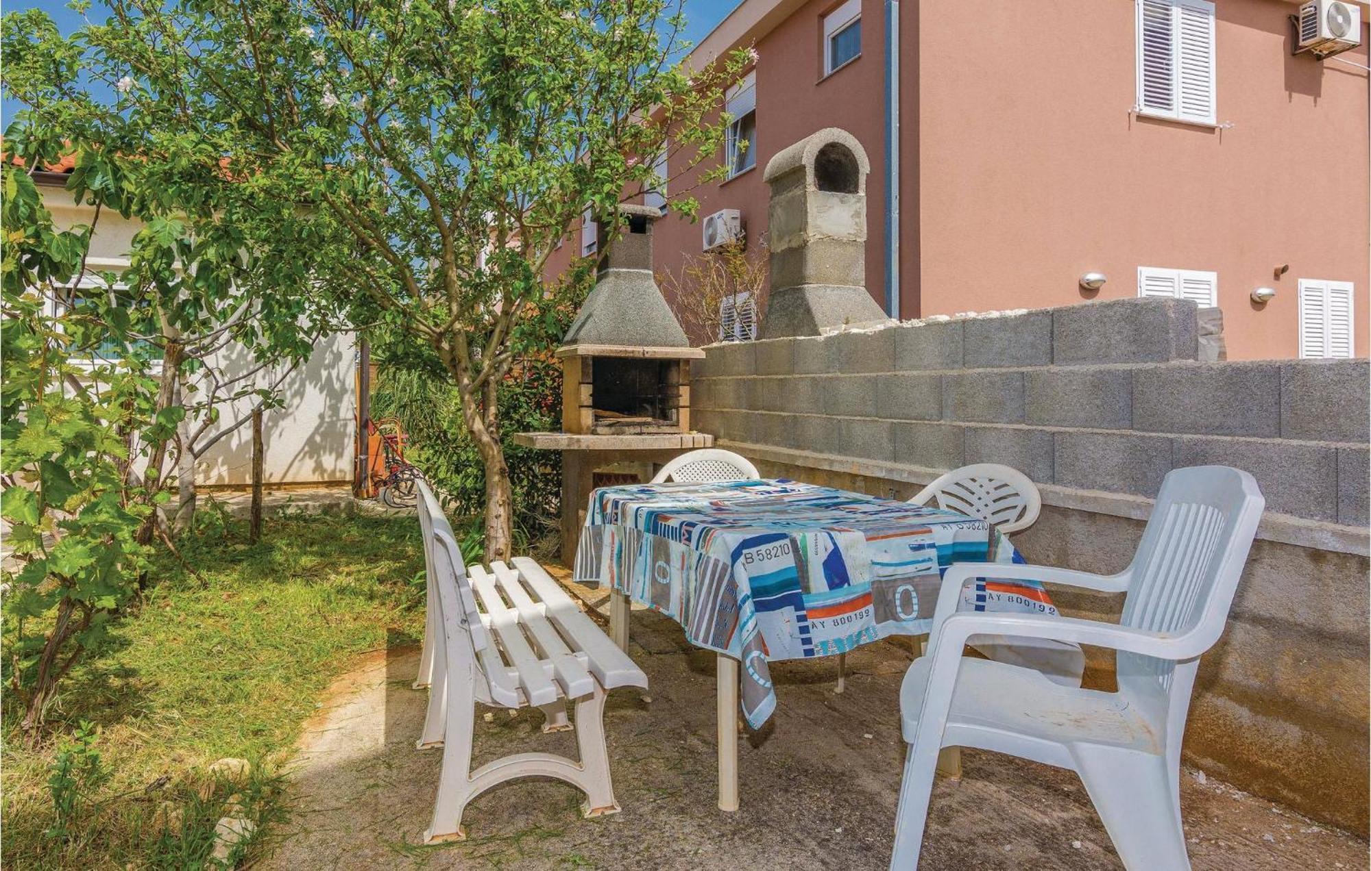 Lovely Apartment In Vir With Kitchen מראה חיצוני תמונה
